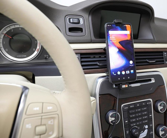 Uchwyt do OnePlus 6 w futerale z wbudowaną ładowarką samochodową