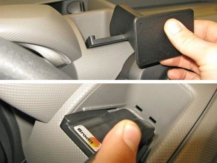 Bardzo mocny, bezinwazyjny wspornik montażowy do Renault Master 11-17