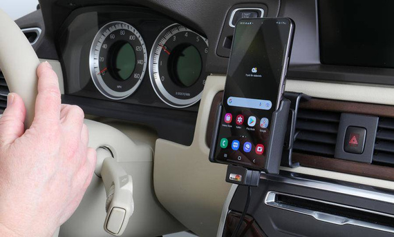 Uchwyt do Samsung Galaxy S22 z wbudowanym kablem USB oraz ładowarką samochodową