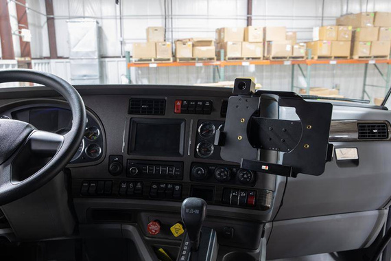 Aktywny modułowy uchwyt o wzmocnionej konstrukcji do Zebra ET55 10.1 z blokadą kluczykową.