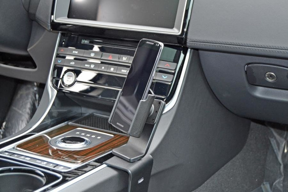 ProClip do Jaguar XE 16-18