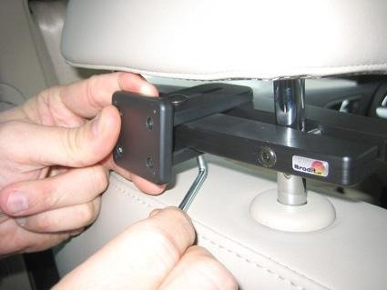 811070 - Uniwersalna baza mocowania do zagłówka z rozstawem prętów: 95 mm - 211 mm