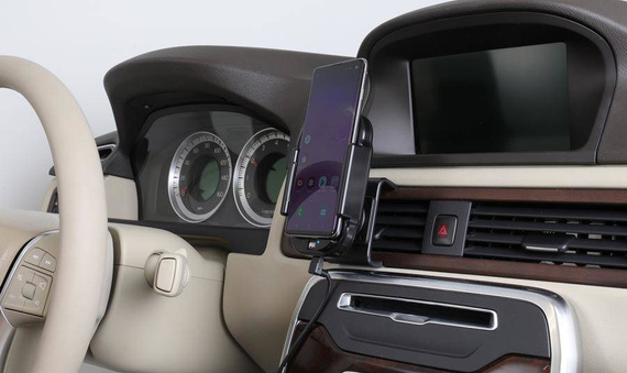 Uchwyt indukcyjny dedykowany do Samsung Galaxy S10 z wbudowanym kablem USB oraz ładowarką samochodową