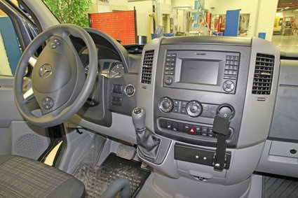 Bardzo mocny, bezinwazyjny wspornik montażowy do Volkswagen Crafter 07-17