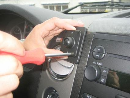 Adapter montażowy Brodit z głowicą obrotową oraz nawierconymi otworami