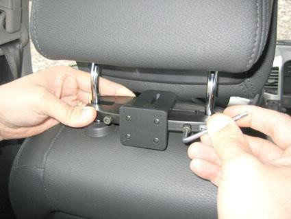 811010 - Uniwersalna baza mocowania do zagłówka z rozstawem prętów 95 mm - 155 mm